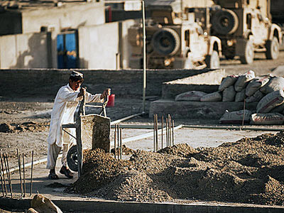 Hàng trăm triệu USD tái thiết bị “bốc hơi”