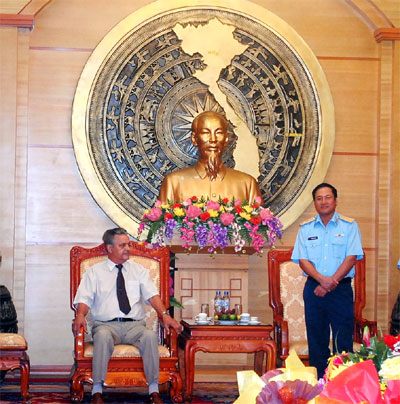 Đoàn cựu chiến binh Xô-viết thăm Bộ tư lệnh Quân chủng Phòng không-Không quân