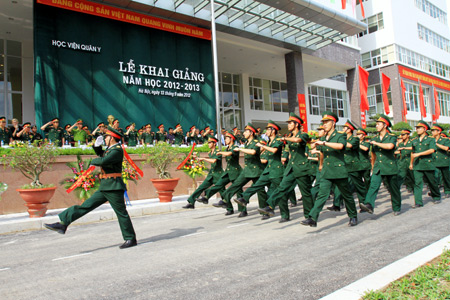 Thượng tướng Lê Hữu Đức dự khai giảng tại Học viện Quân y