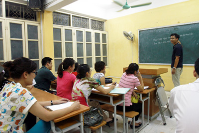 Hệ tại chức: Mở cửa  đầu vào, “cấm cửa” đầu ra?