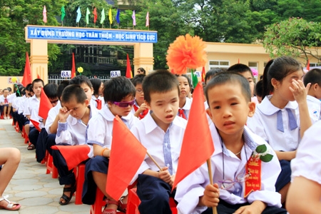 Học sinh trường Nguyễn Đình Chiểu hân hoan đón năm học mới