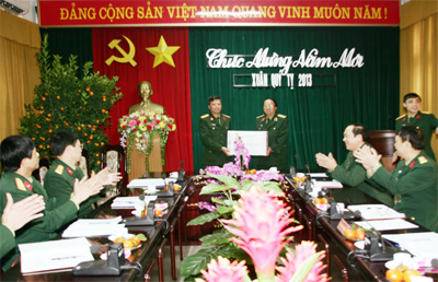 Trung tướng Đào Duy Minh kiểm tra, chúc Tết Đoàn 871