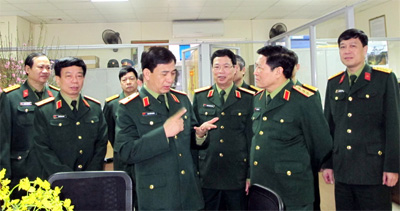 Thượng tướng Ngô Xuân Lịch chúc Tết cán bộ, nhân viên Cục Kế hoạch-Đầu tư và Trung tâm Phát thanh-Truyền hình Quân đội