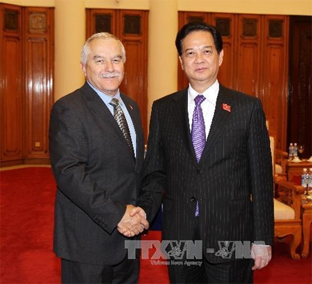 Thủ tướng Nguyễn Tấn Dũng tiếp Bộ trưởng Nông nghiệp và Phát triển nông thôn I-xra-en 