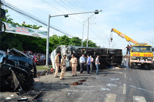 Ninh Thuận: Tai nạn giao thông trên quốc lộ 1A làm 1 người chết, hơn 20 người bị thương