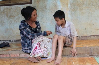 Bóng núi bên dòng Đa Dâng