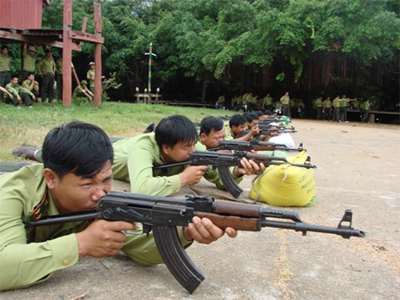 Kiểm lâm Vườn Quốc gia Yok Đôn tập huấn sử dụng vũ khí