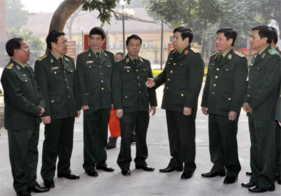 “Phải đặc biệt quan tâm xây dựng, củng cố sự đoàn kết, thống nhất giữa chính ủy, chính trị viên với người chỉ huy”