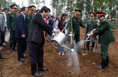 Sư đoàn 316 và Trường Quân sự Quân khu 2 tổ chức Lễ phát động Tết trồng cây