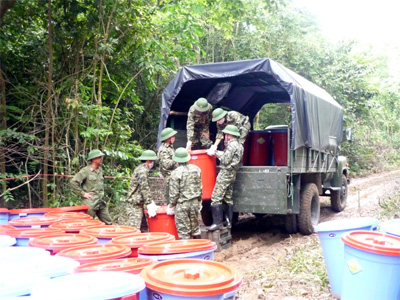 Thượng tướng Nguyễn Chí Vịnh thăm, làm việc tại Binh chủng Hóa học