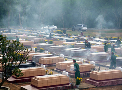 Bộ Tư lệnh Quân khu 5 viếng Nghĩa trang Quân khu