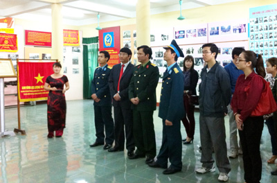 Tuổi trẻ Báo QĐND tìm hiểu thực tế đơn vị