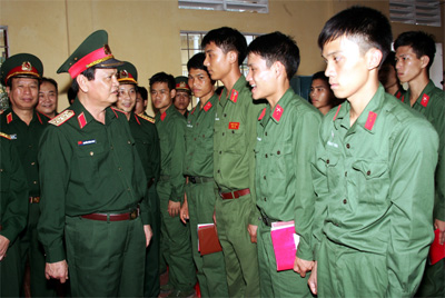 Tập trung xây dựng đơn vị vững mạnh về chính trị, lấy xây dựng tổ chức Đảng làm trung tâm