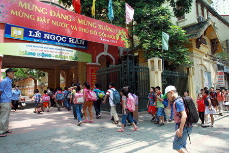 Bài 1: Đất chật, người đông, học sinh khổ!