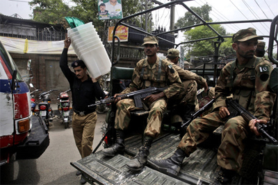 Bóng đen bất ổn bao trùm bầu cử Pa-ki-xtan