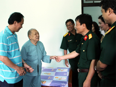 Khám bệnh, cấp thuốc miễn phí cho 12.000 đối tượng chính sách tại Phú Yên