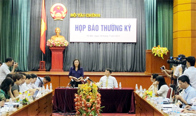 Ngân sách nhà nước: Thu giảm mạnh, chi vẫn liên tục tăng