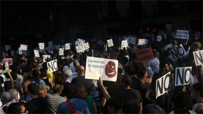 Bê bối và làn sóng phản đối ở Tây Ban Nha