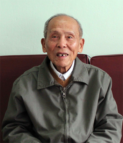 Thuyết phục tỉnh trưởng đầu hàng Việt Minh