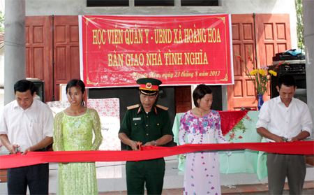 Học viện Quân y trao tặng nhà tình nghĩa