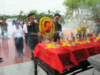 An táng 7 hài cốt liệt sĩ hy sinh trong cuộc chiến đấu 81 ngày đêm bảo vệ Thành cổ