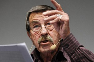 Nhà văn đoạt giải Nobel Gunter Grass “rửa tay gác bút