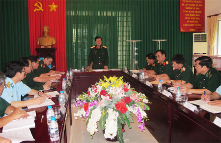 Thượng tướng Nguyễn Thành Cung kiểm tra tình hình SSCĐ các đơn vị phía Nam