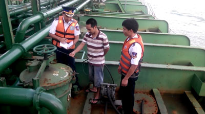 Tổ điều tra đặc biệt thu thập chứng cứ điều tra trên tàu Sunrise 689