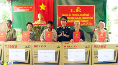 Tổng cục Chính trị trao tặng 10 căn nhà tình nghĩa, nhà đồng đội tại tỉnh Bình Phước