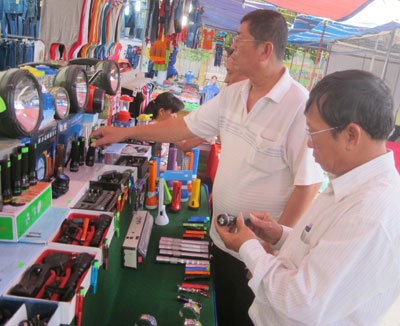 Khai mạc Hội chợ “Công, nông nghiệp Bình Thuận 2014”