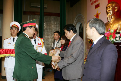 Khen thưởng 10 địa phương trong hoạt động “Đoàn kết quân dân”