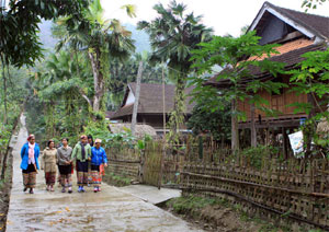 Tiếp tục ưu tiên đầu tư hạ tầng giao thông vùng dân tộc và miền núi