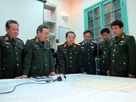 Thượng tướng Đỗ Bá Tỵ chỉ đạo công tác tìm kiếm cứu nạn máy bay MH 370 của Malaysia