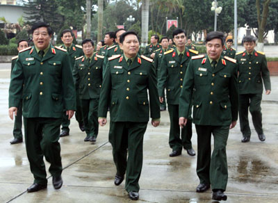 Thượng tướng Ngô Xuân Lịch thăm, làm việc tại Quân khu 2