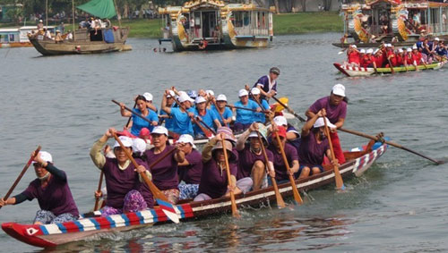 Tưng bừng đua thuyền trên sông Hương
