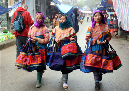 Mộc mạc phiên chợ vùng cao