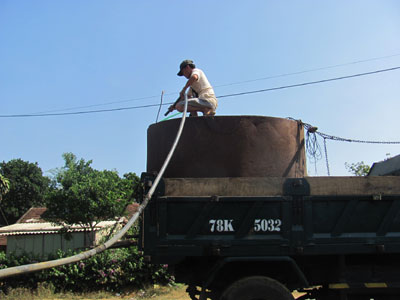 Người dân miền núi khốn đốn vì thiếu nước sinh hoạt