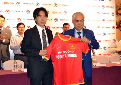 Công bố ông Toshiya Miura là HLV tuyển Bóng đá nam Việt Nam