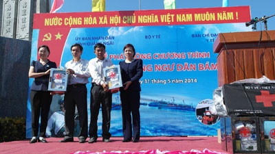 Bộ Y tế đồng hành cùng ngư dân bám biển