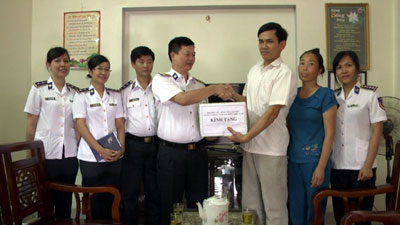 Phụ nữ và thanh niên cơ quan Bộ Tư lệnh Cảnh sát biển hướng về hậu phương