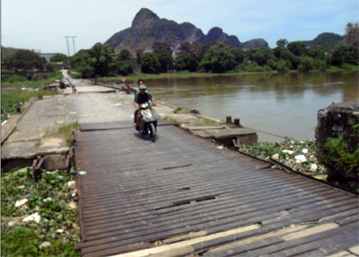 Hà Nam: “ Tử thần” rình rập trên cầu phà Tân Lang