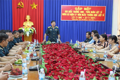 Gặp mặt, tặng quà các đại biểu thương binh, thân nhân liệt sĩ 