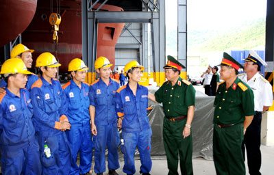 Thượng tướng Đỗ Bá Tỵ thăm, kiểm tra Tổng công ty Sông Thu