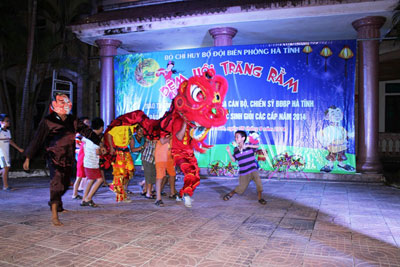 BĐBP Hà Tĩnh: Tặng 500 suất quà cho học sinh giỏi, các cháu bị bệnh hiểm nghèo, dị tật bẩm sinh