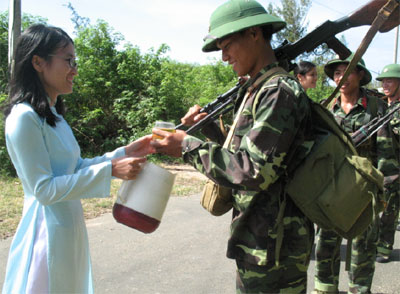 Gắn bó, nghĩa tình nơi đảo tiền tiêu