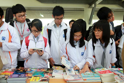 Sống ngàn cuộc đời với sách