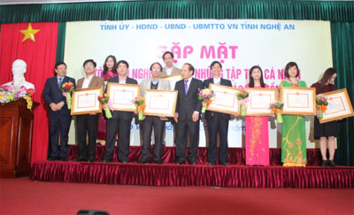 Tôn vinh các nghệ nhân bảo tồn, phát huy dân ca Ví, Giặm 