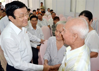 Chủ tịch nước Trương Tấn Sang tiếp xúc cử tri tại quận 1, TP Hồ Chí Minh