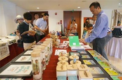 TP Hồ Chí Minh trao giải cho 8 mẫu sản phẩm lưu niệm