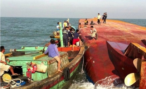 Tiếp tục tìm kiếm người mất tích trong vụ chìm tàu cá trên sông Soài Rạp 